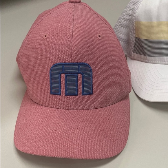 Travis Mathew Pink & White Men’s Fitted ball Caps size L / XL - Picture 2 of 16